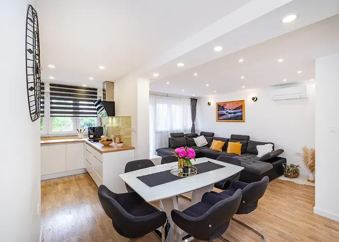 M&F Luxury Apartment